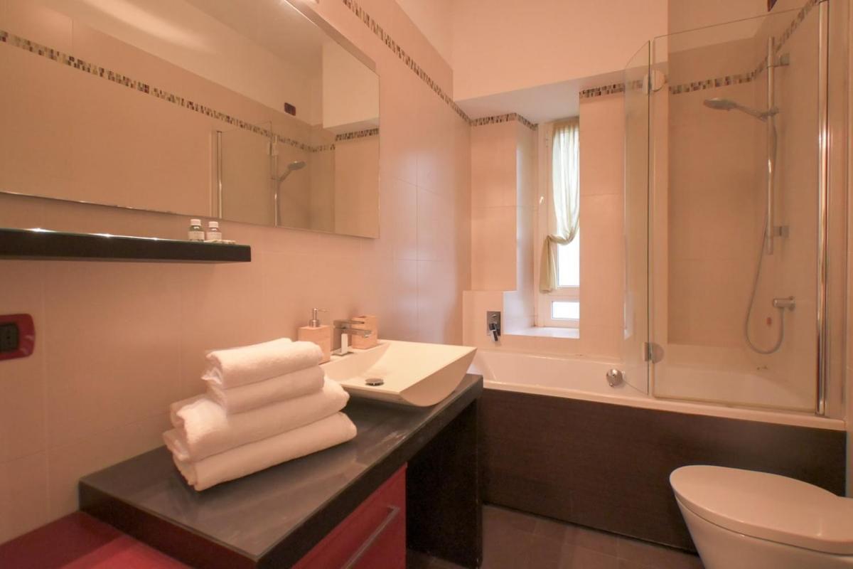 Comfortable And Strategic In The Center Of *
