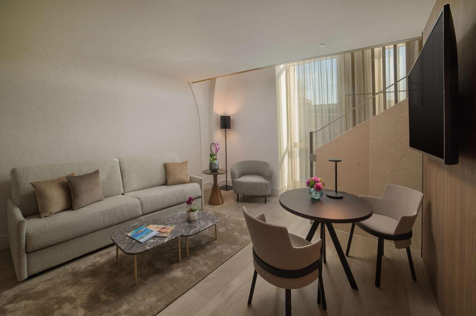 Hotel Nh Collection Citylife 4*