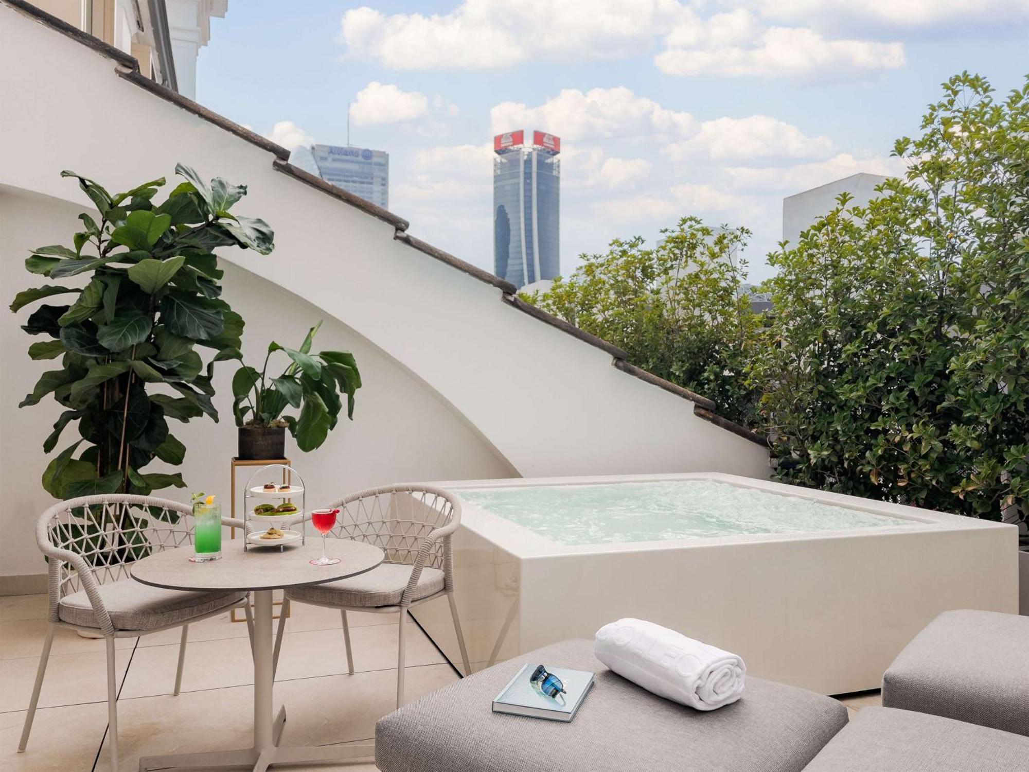 Hotel Nh Collection Citylife 4*