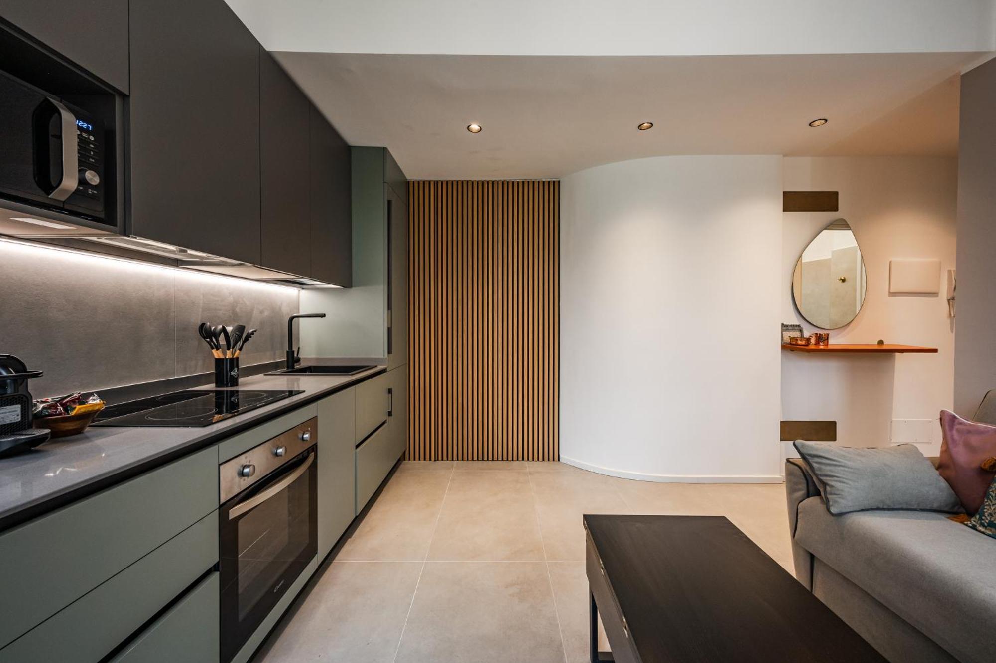 Charming Modern Near The Heart Of Apartment Mailand