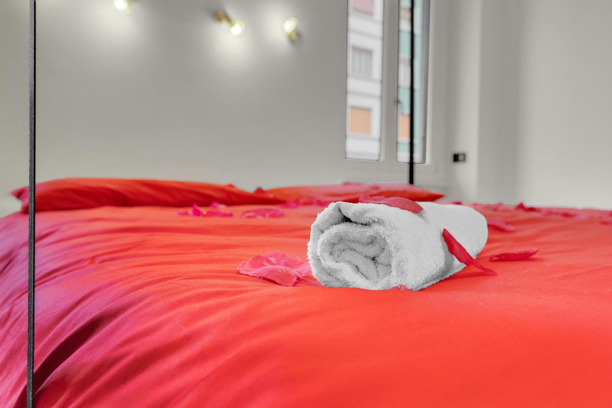 Apartment Is In The Air - Suspended Bed & Bath Hub Mailand