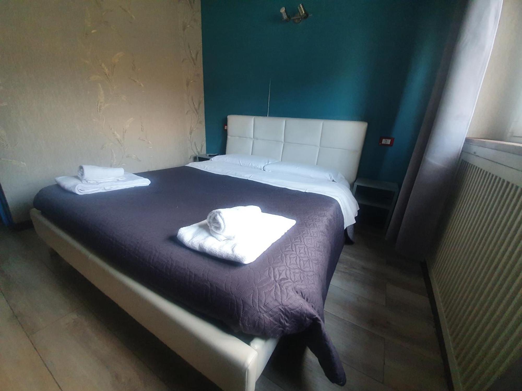 Sira House 2*