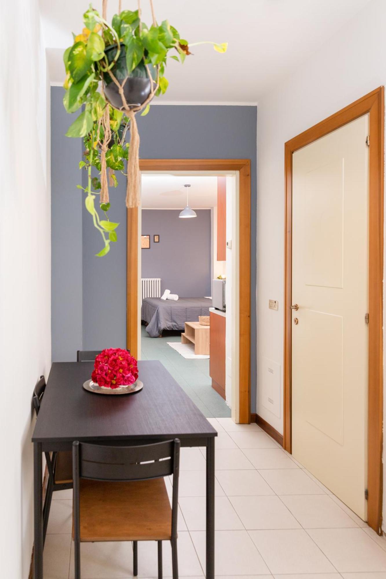 Navigli Cozy Corner Apartment Milan