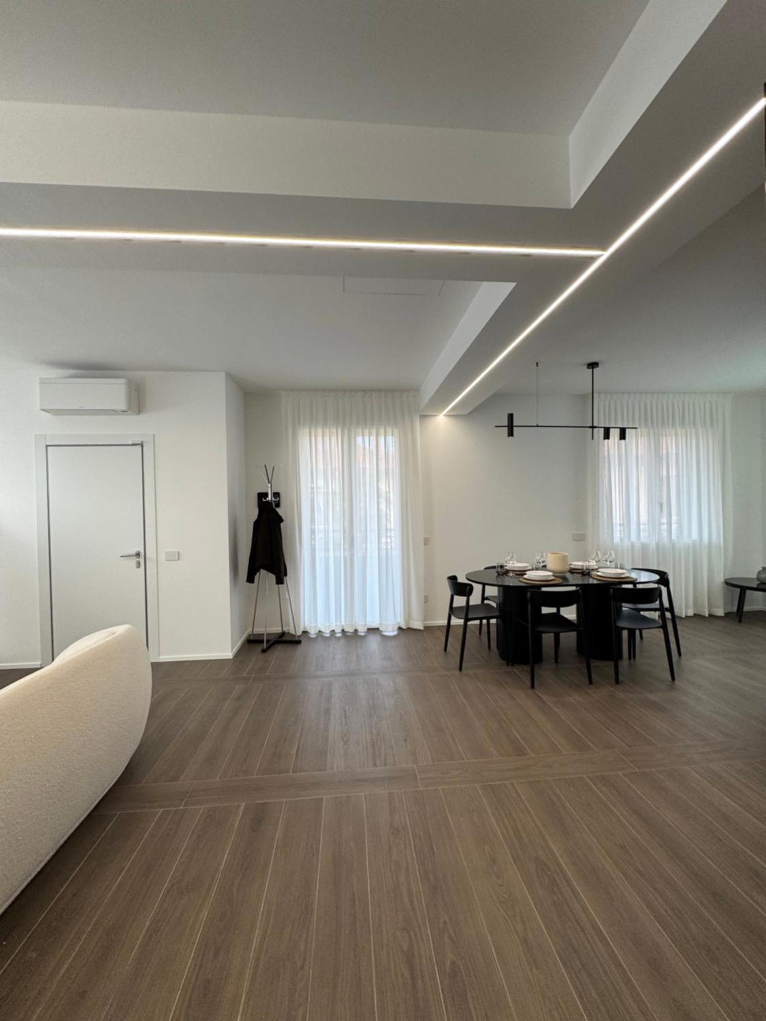 White House Con Posti Auto Apartamento