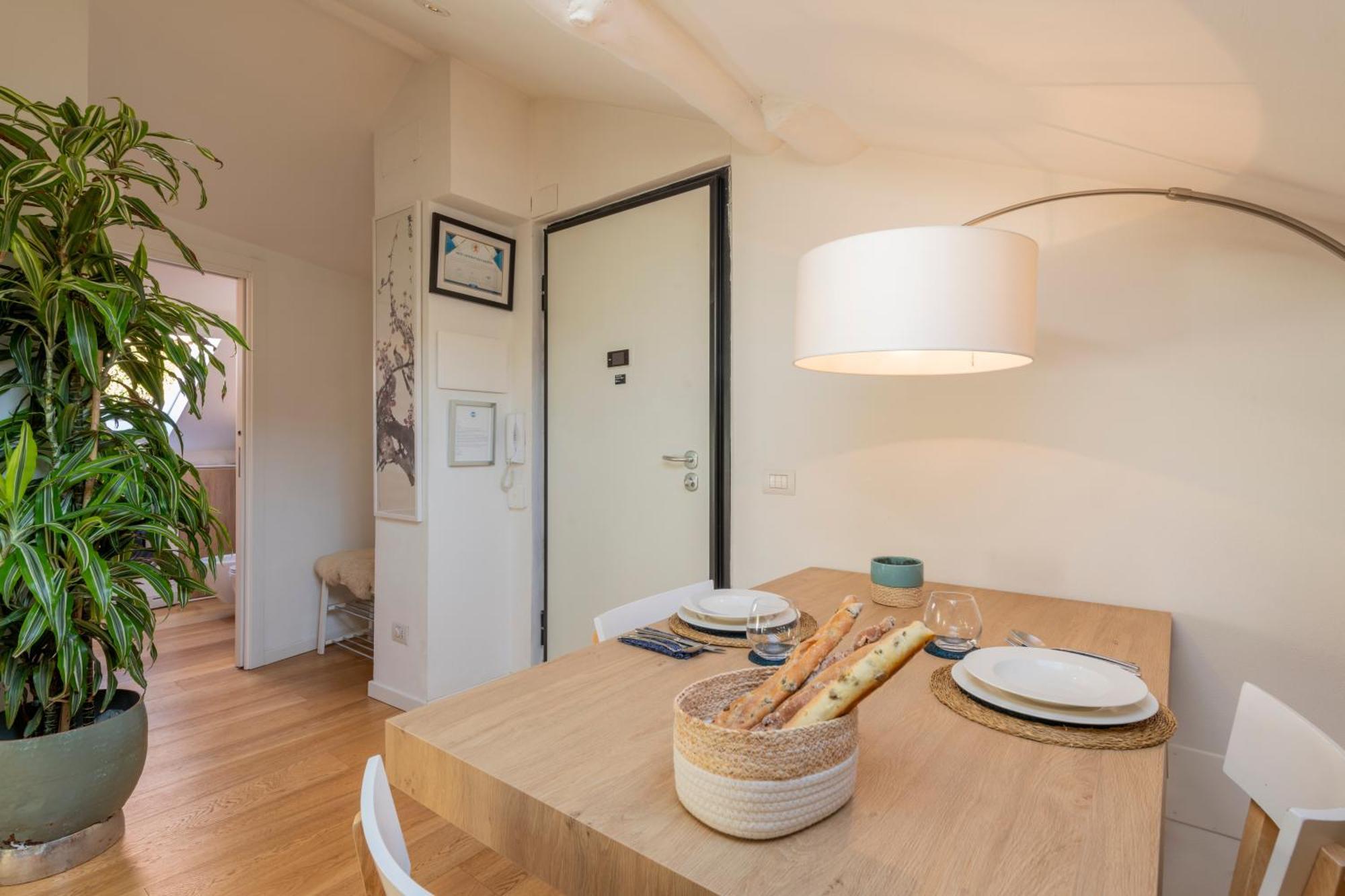Apartment Bright Penthouse Attic In The Heart Of Mailand