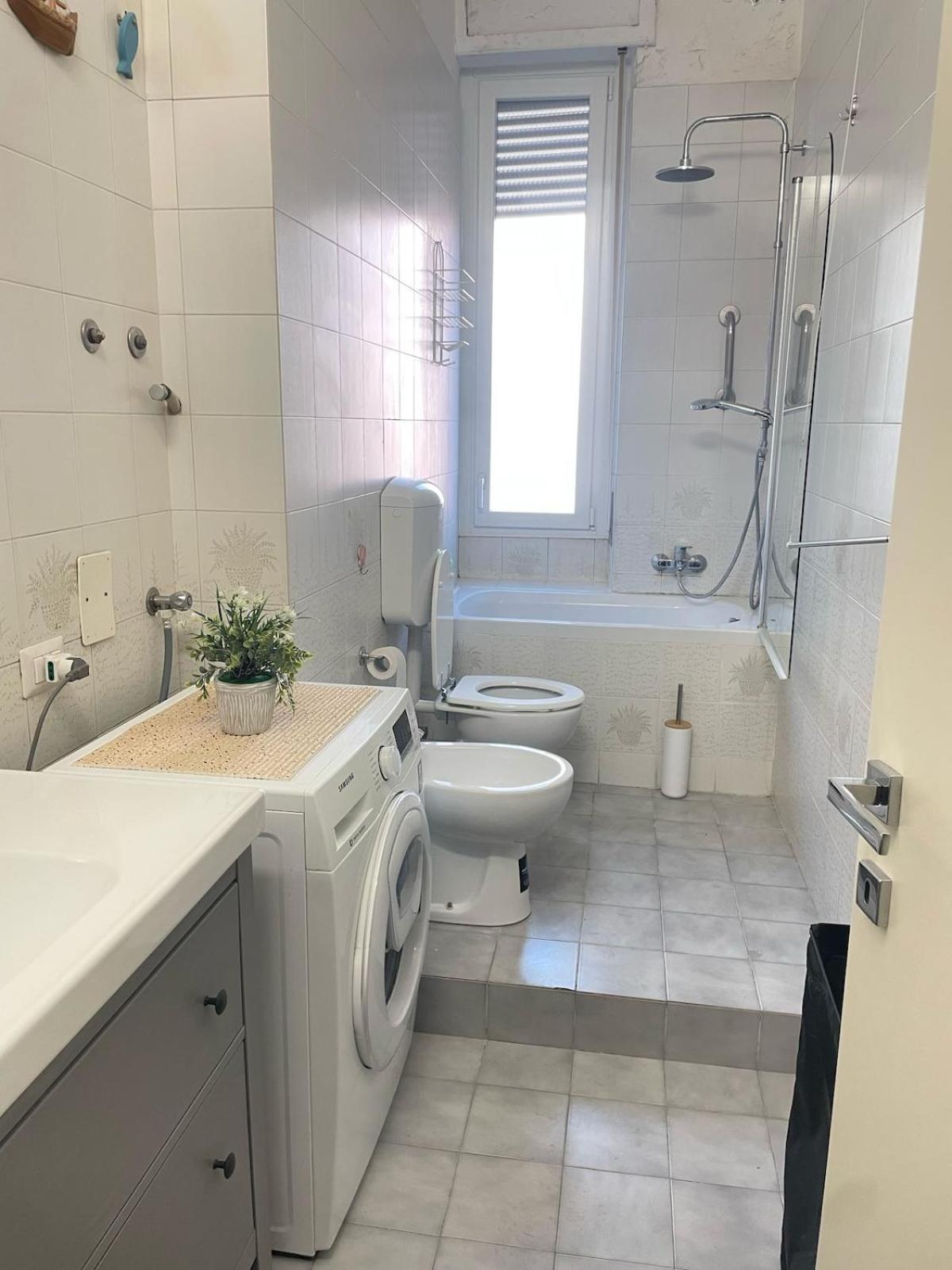 Accogliente E Vicino Al Centro Apartamento Milão