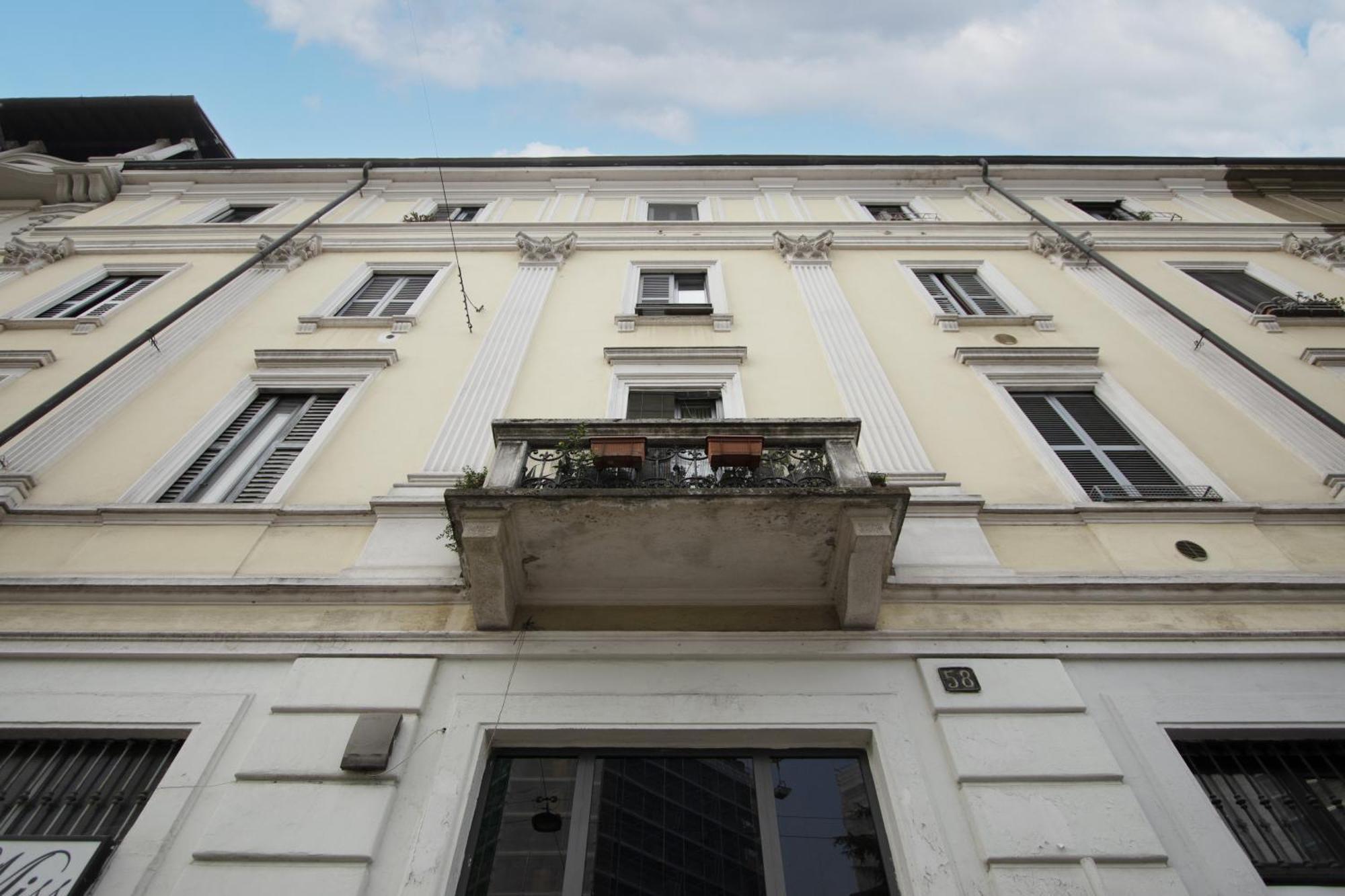 Penthouse With Patio & 2 Baths, 10 Min To Duomo Apartment Mailand