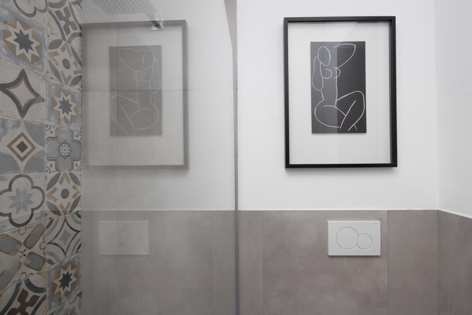 Apartment Penthouse With Patio & 2 Baths, 10 Min To Duomo