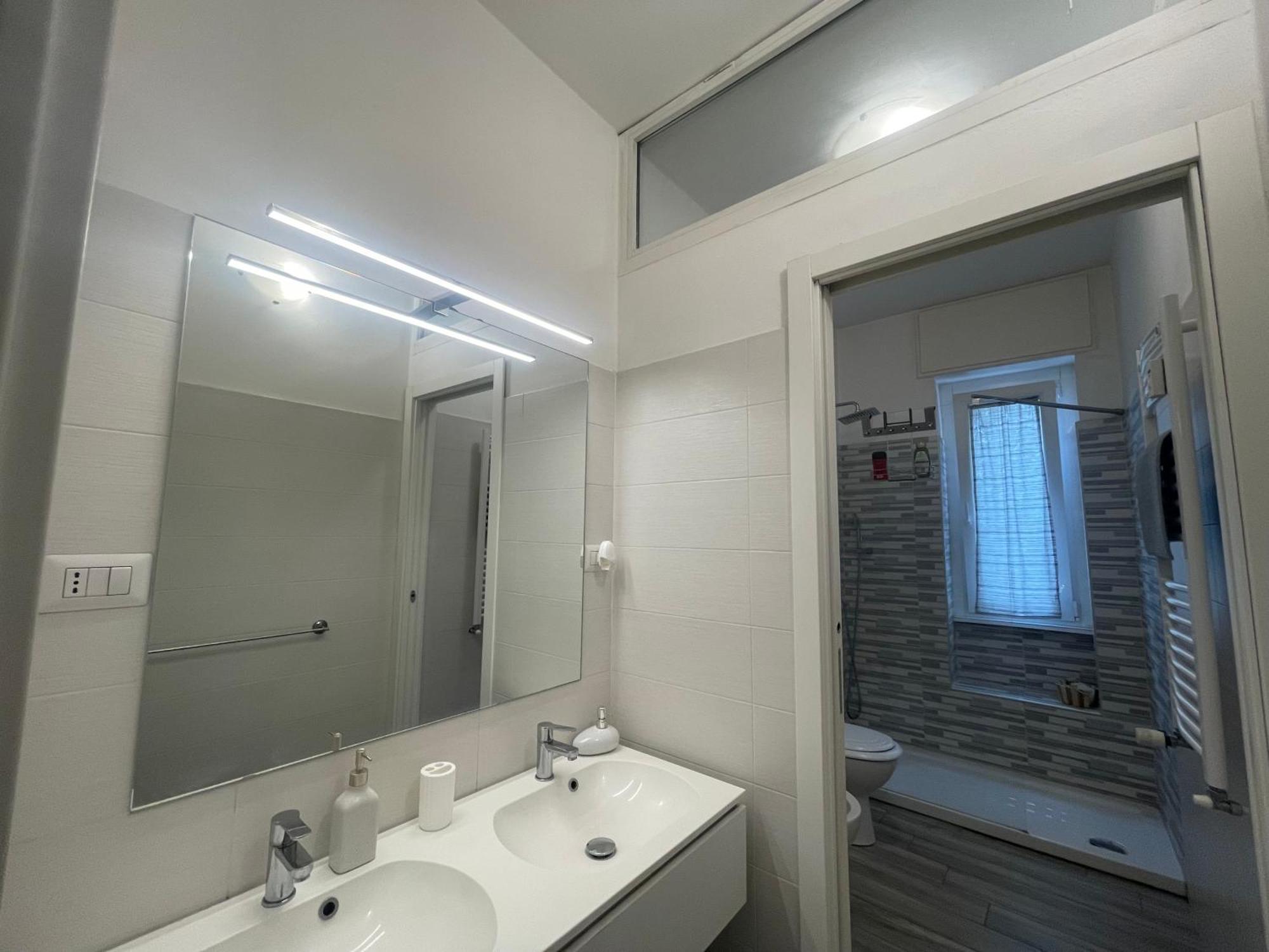 Gardone - Ampio Con 2 Da Letto - Comodo Per Duomo! Apartment Mailand