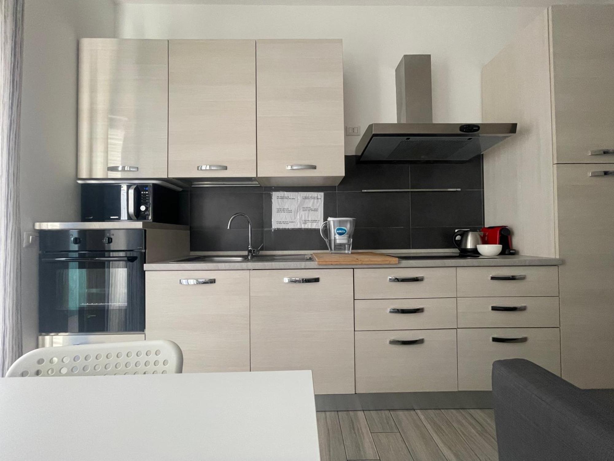 Gardone - Ampio Con 2 Da Letto - Comodo Per Duomo! Apartment