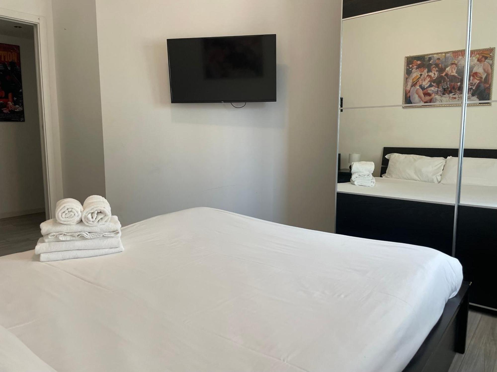 Gardone - Ampio Con 2 Da Letto - Comodo Per Duomo! Apartment Mailand