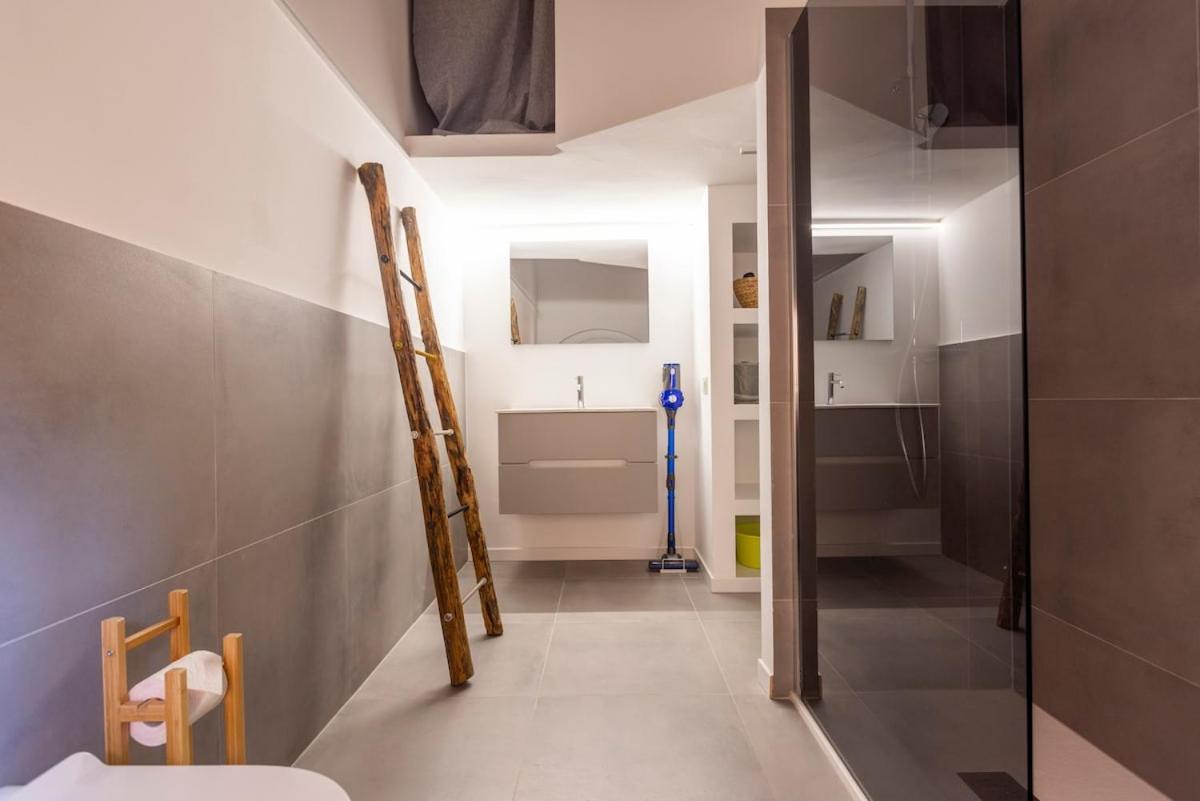 15th-century Apt, City-mxp Train Mailand