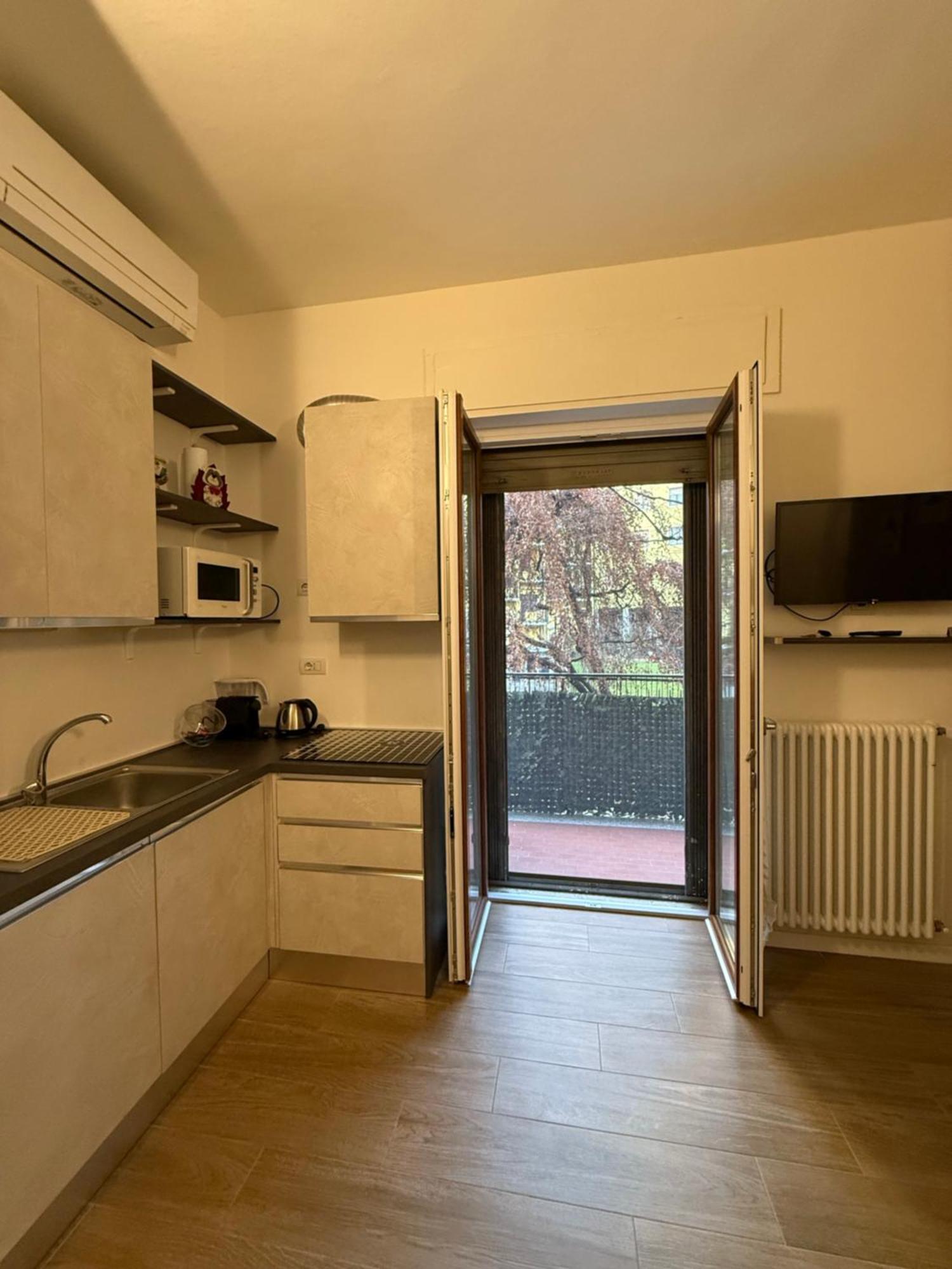 Lucky Flat, Un Momento Di Relax. Milan