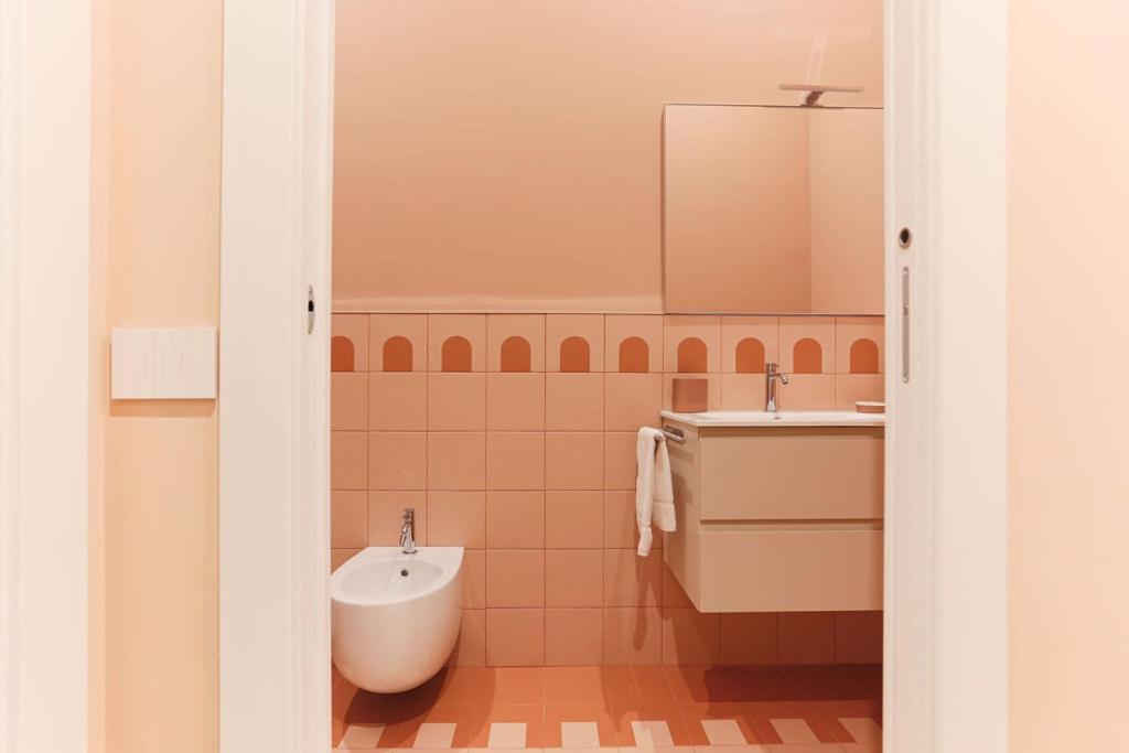 The Rent - Characterful Two-bedroom Flat Steps From Palestro Apartment Milan