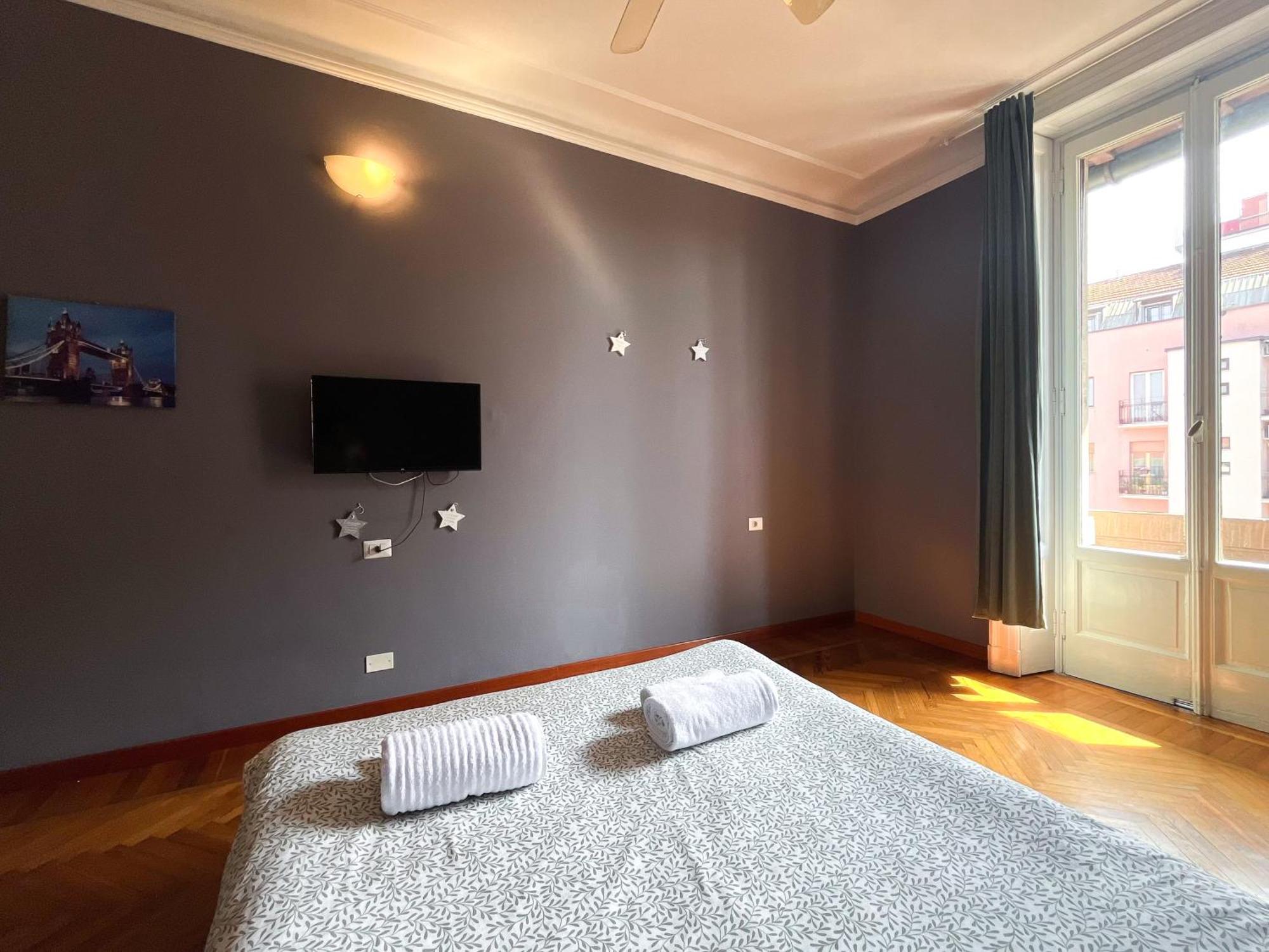 Apartment Viale Lunigiana Station Big House - 6 People *