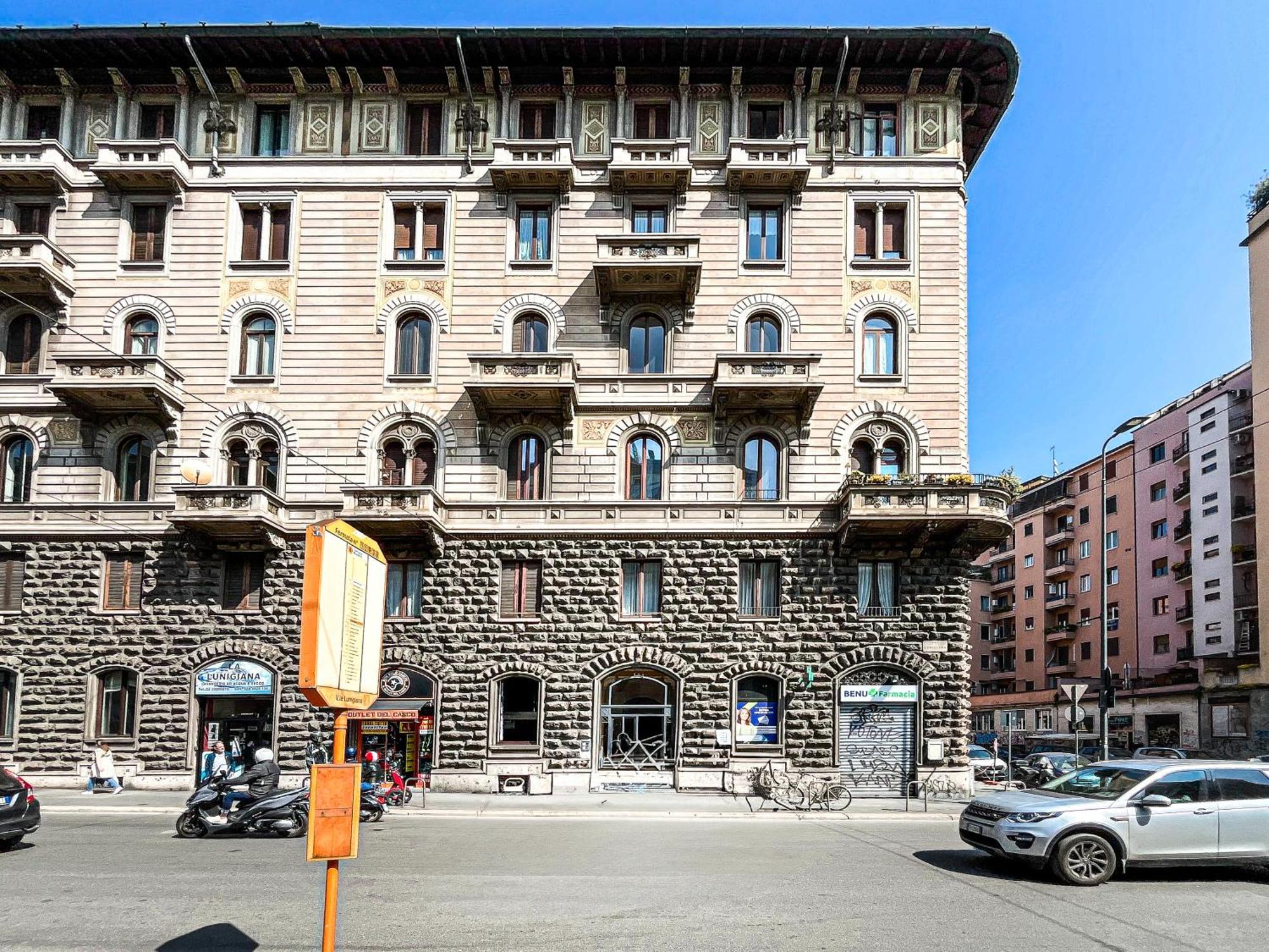 Apartment Viale Lunigiana Station Big House - 6 People *