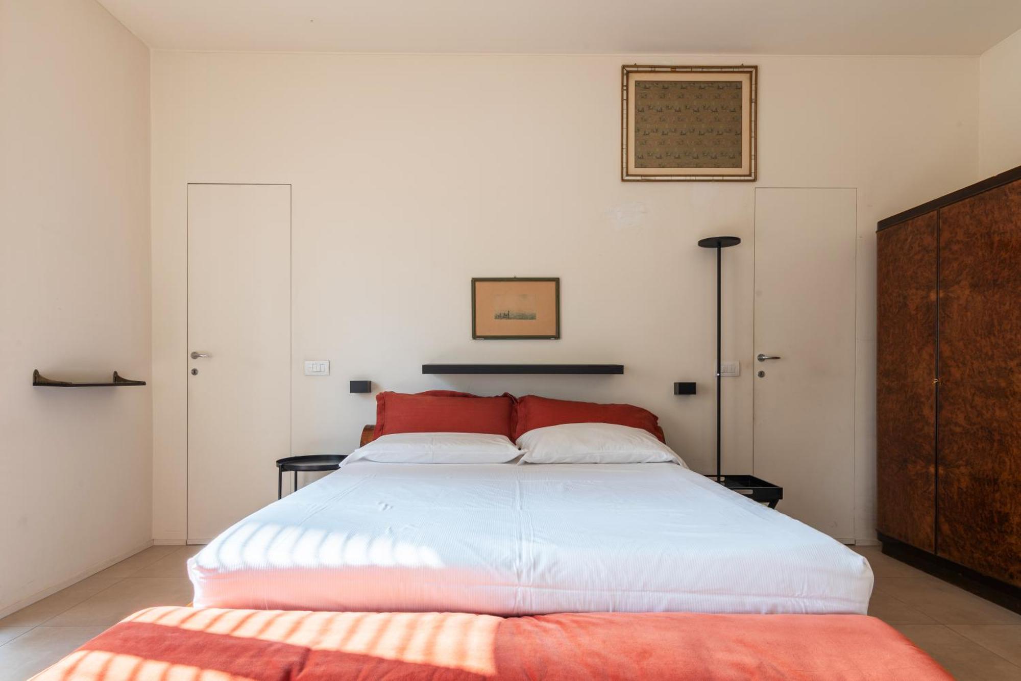 Spacious And Bright In The Center Mailand