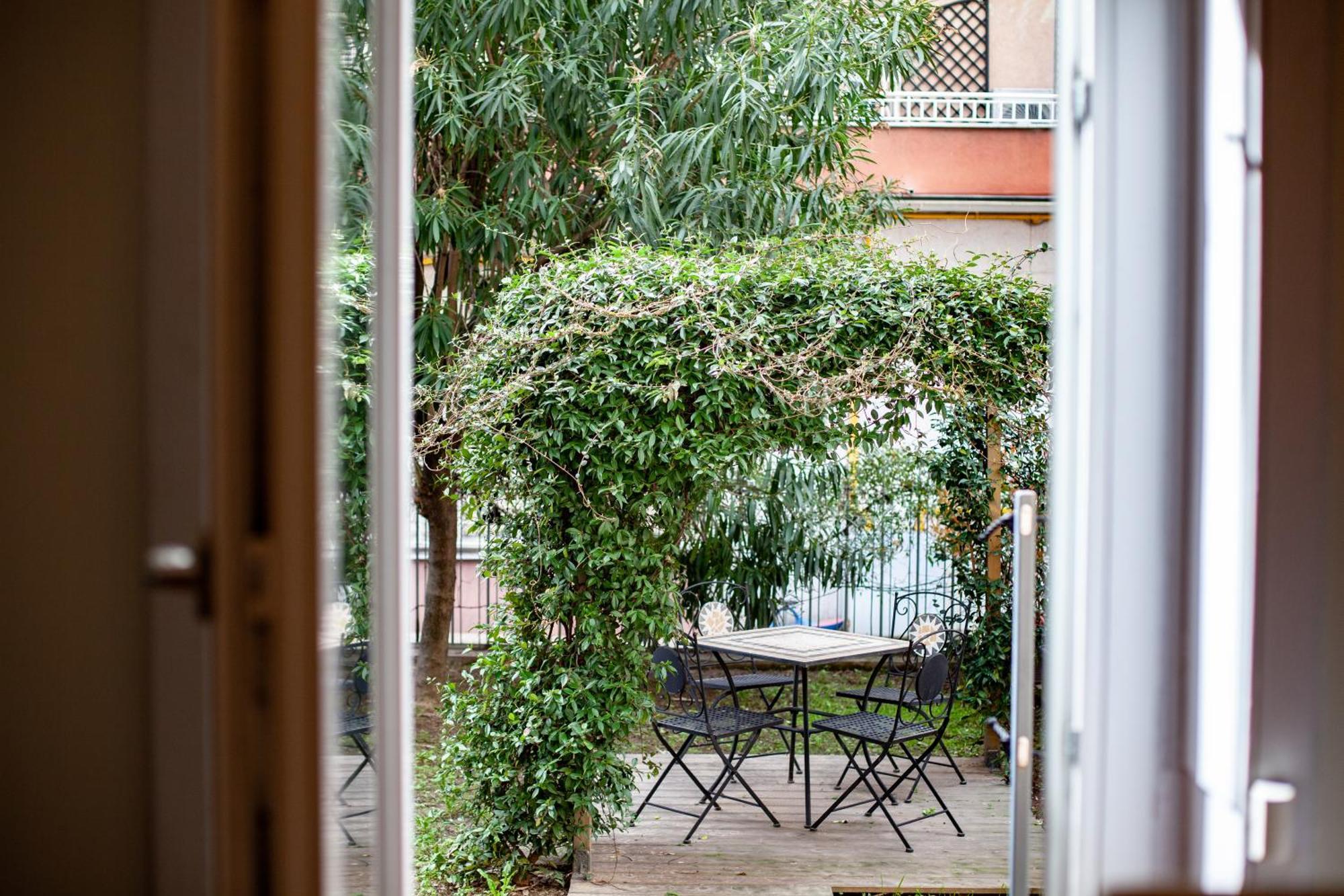 Design & Luxury With Garden In San Senatore Milão