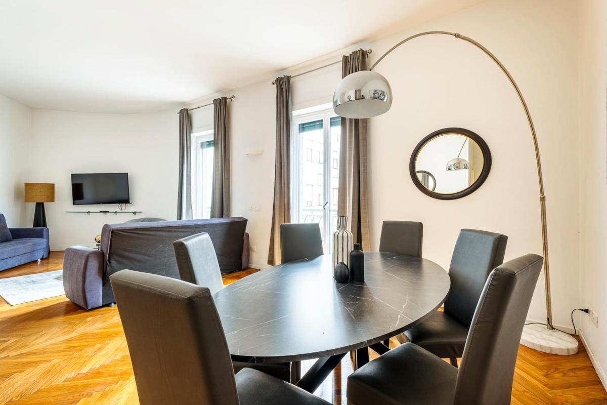Exclusive 3 Bedrooms Near Duomo Milão