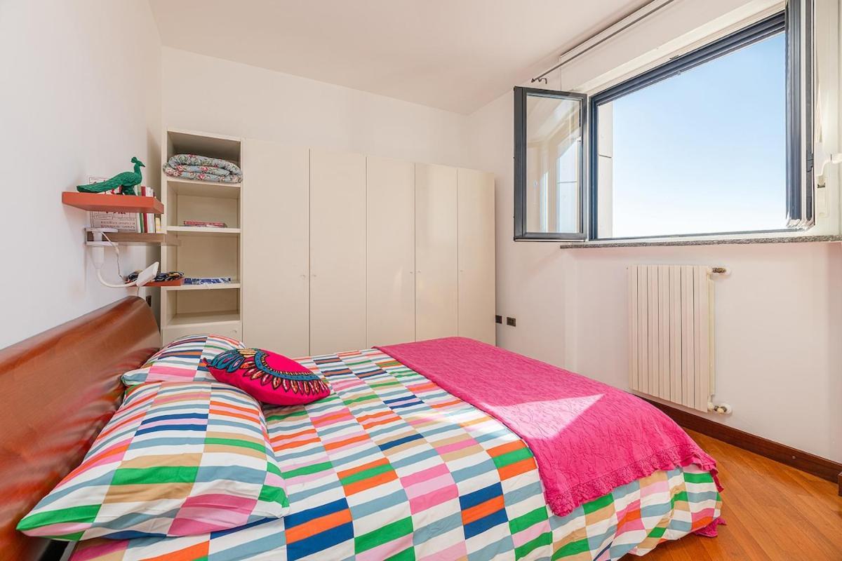 The Rainbow House With Terrace! Apartamento Milão