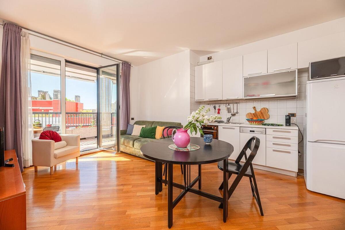 Apartamento The Rainbow House With Terrace! Milão