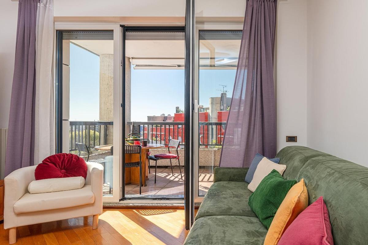 The Rainbow House With Terrace! Apartamento Milão