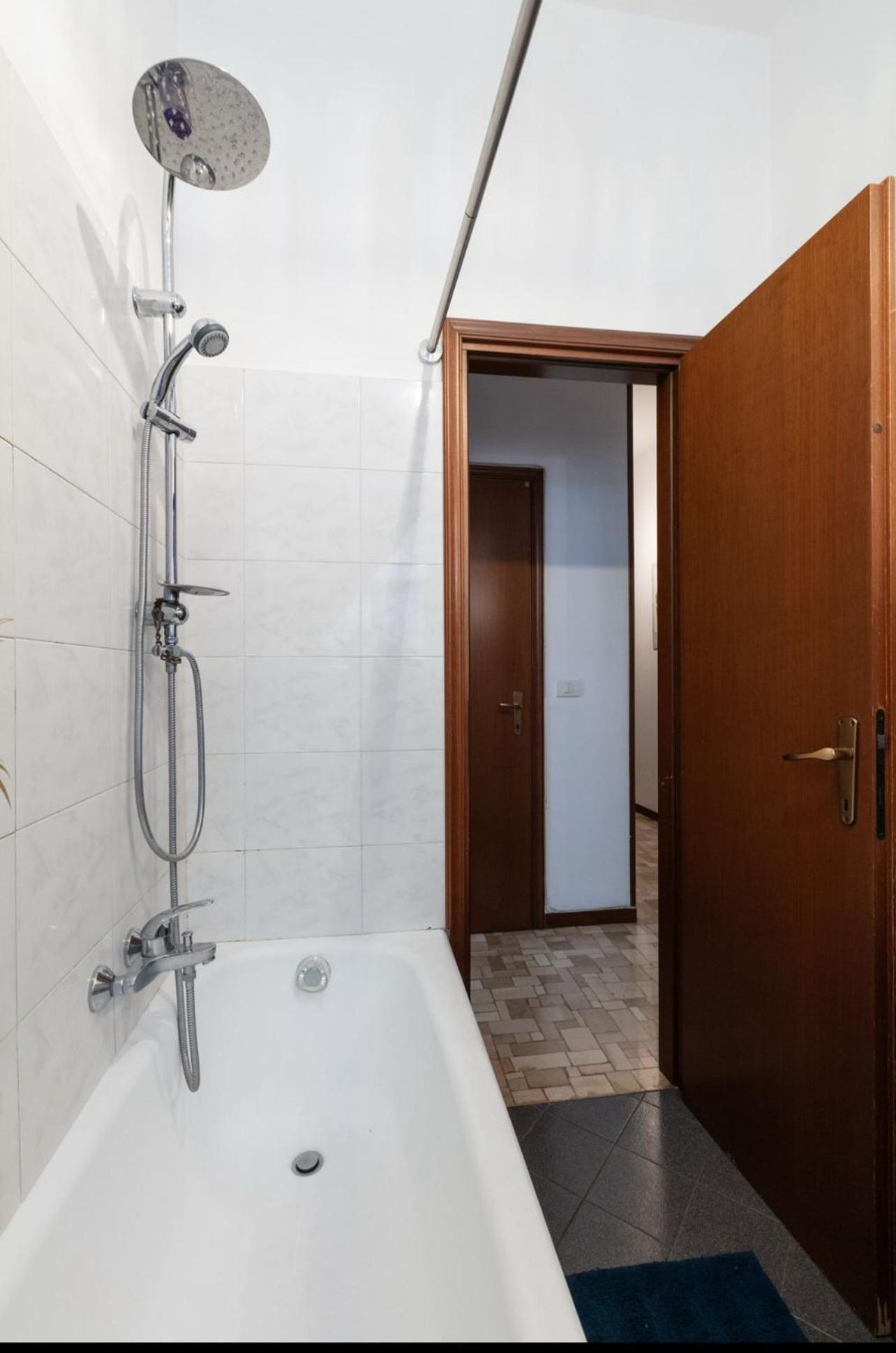 Entire Home/apt In Near Fairs And Navigli Apartamento *