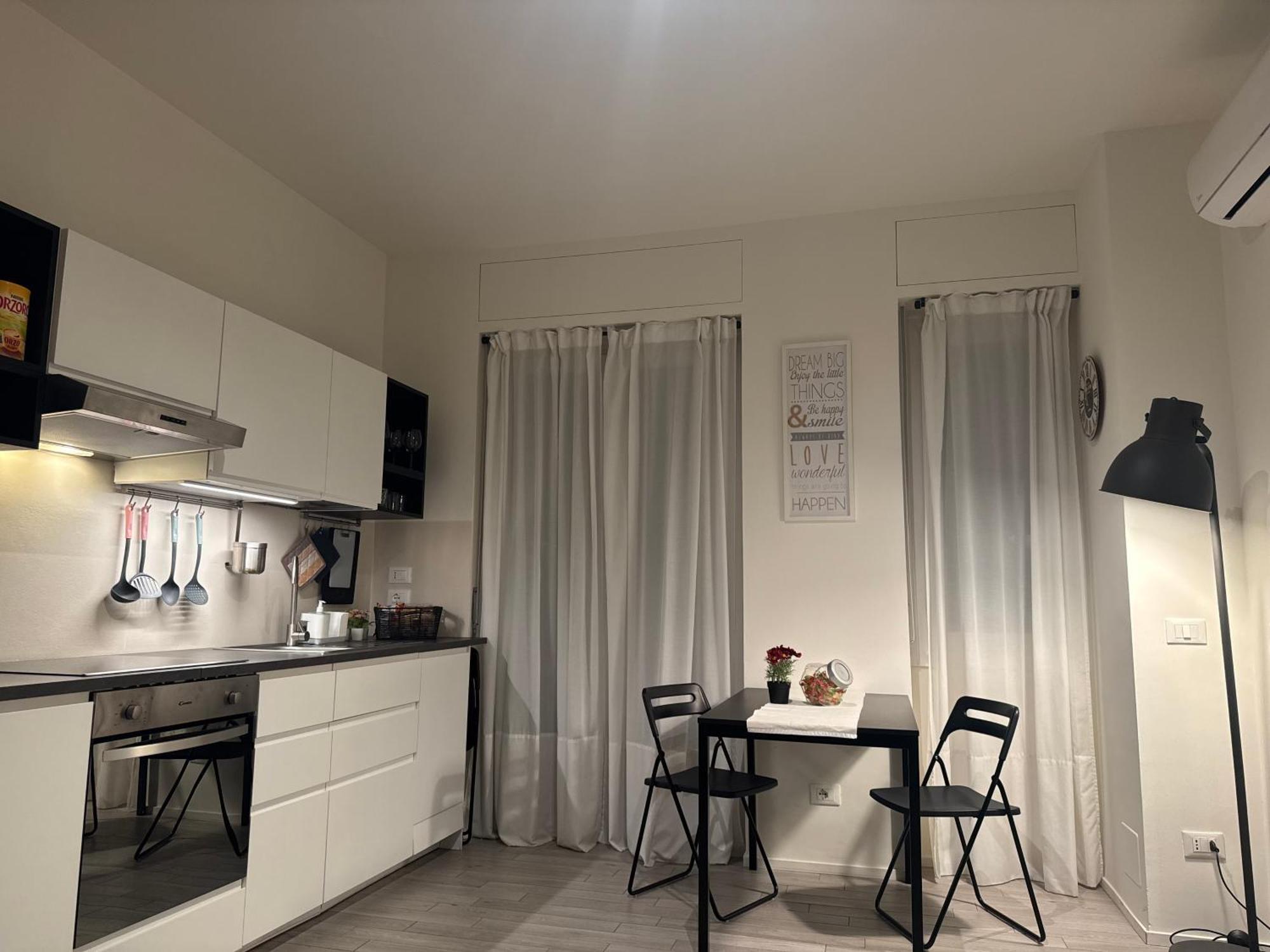 A Casa Di Imma A 5 Min Stazione Centrale, Wi-fi Veloce, Balcone Abitabile *
