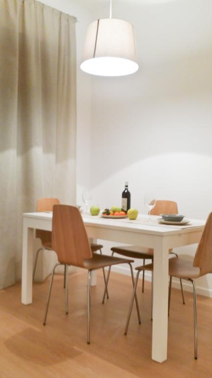 Center White Apartment *