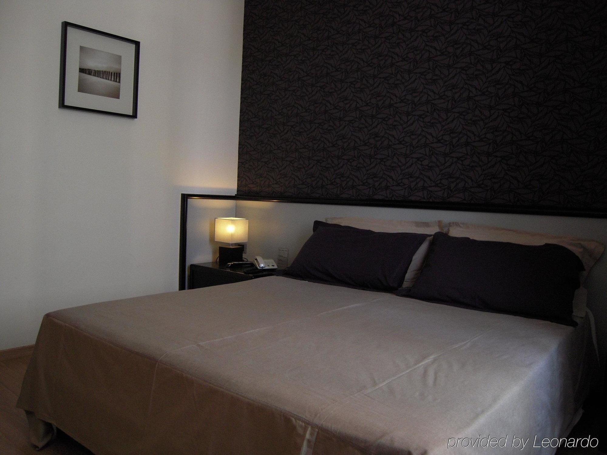 Iq Hotel 4*