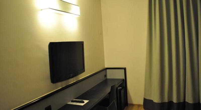 Iq Hotel 4*