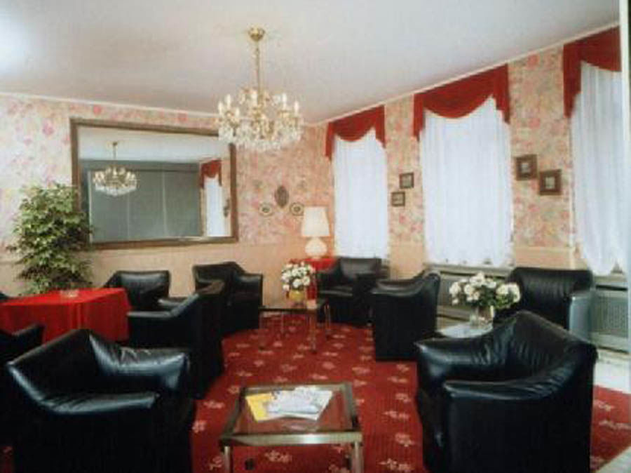 Iq Hotel 4*