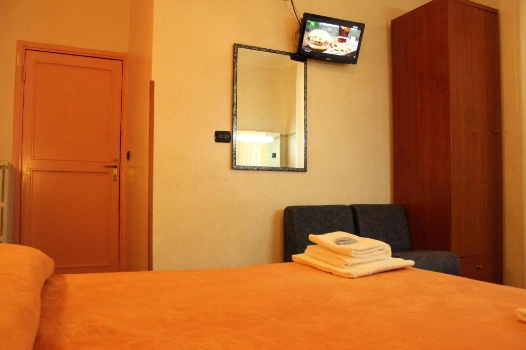 America Hotel *