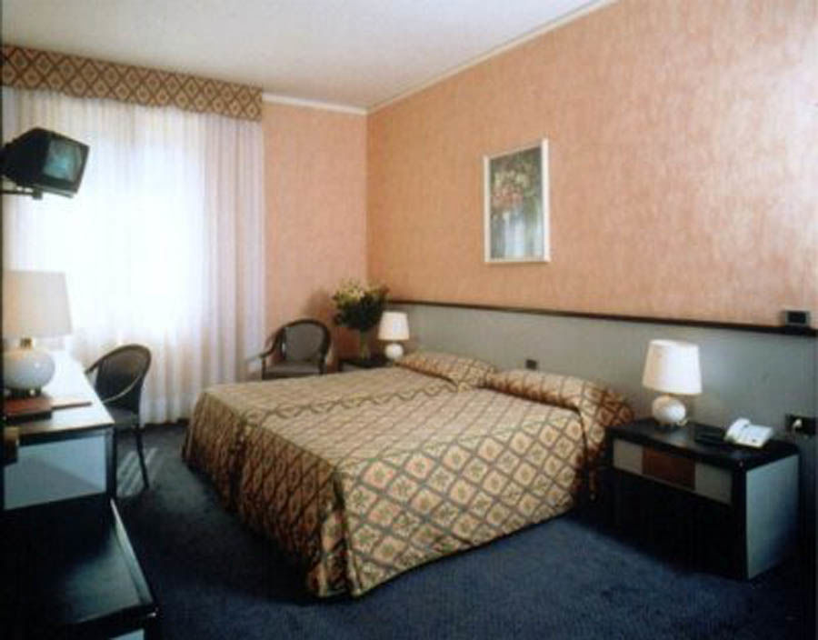 Iq Hotel 4*