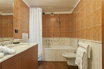 Royal Magenta & Luxury Apartment *