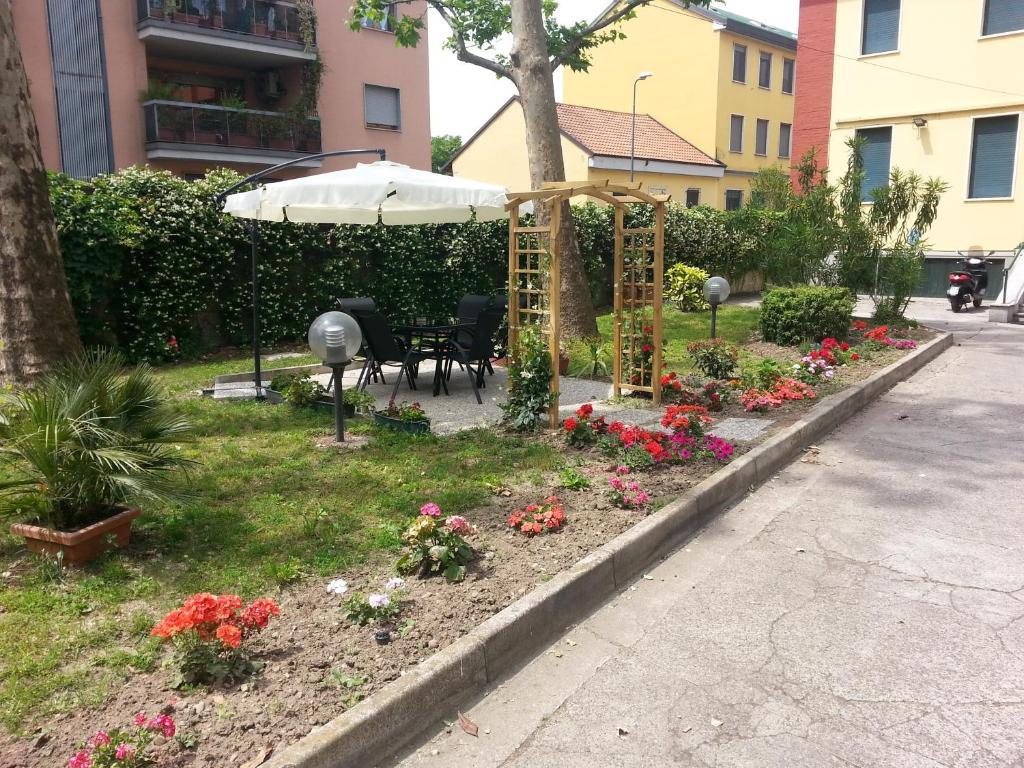 Garden Hotel 2*