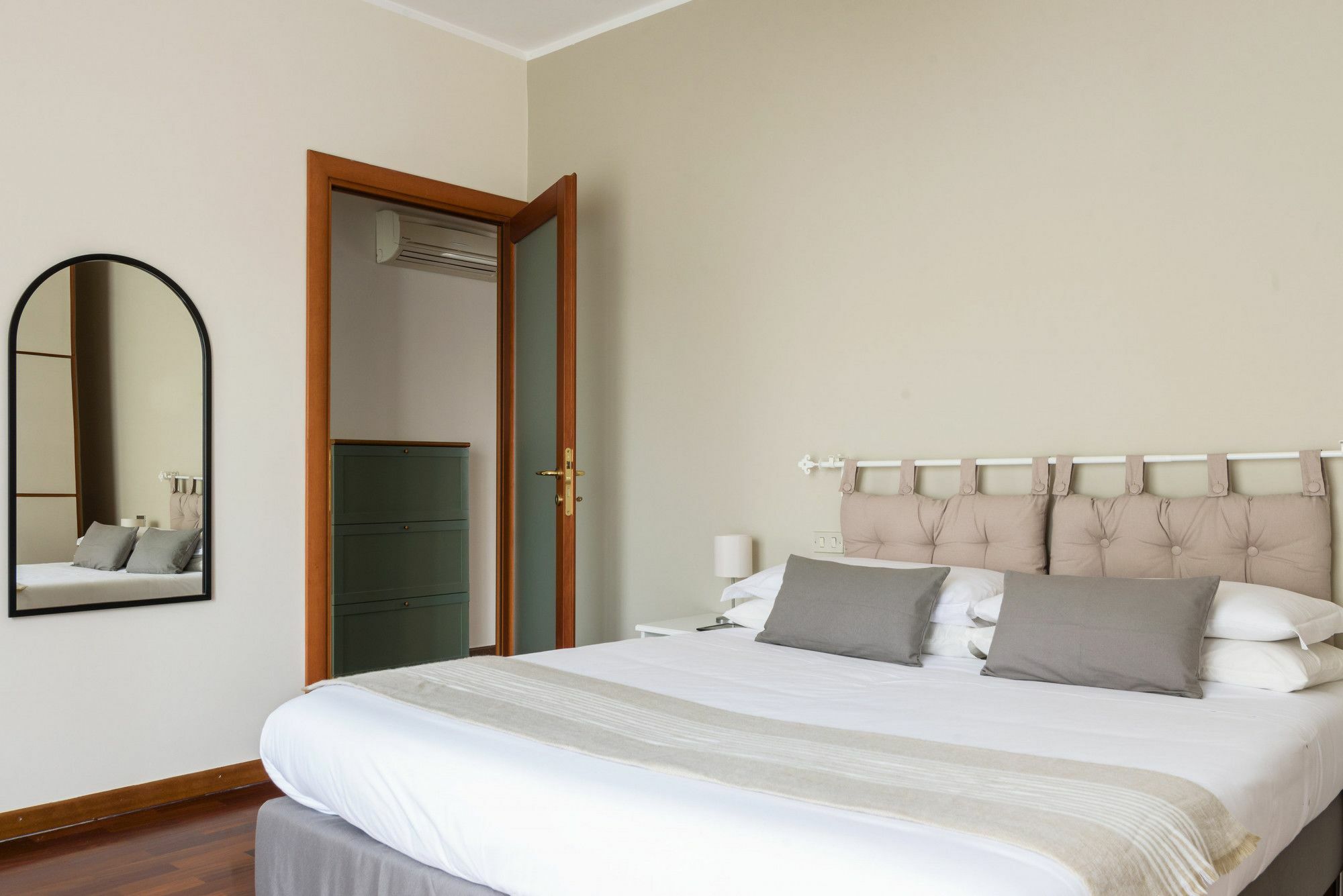 Homeathotel - Reina Apartment Mailand