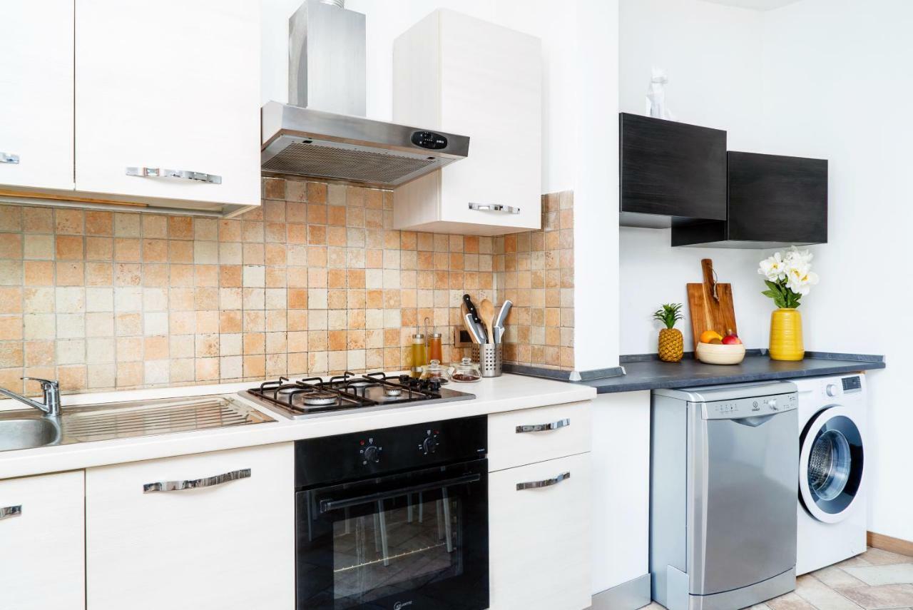 Four Bedroom Near Metro Apartment *