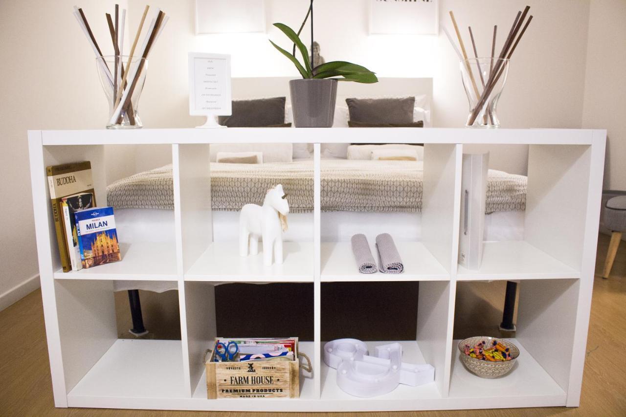 Center White Apartment