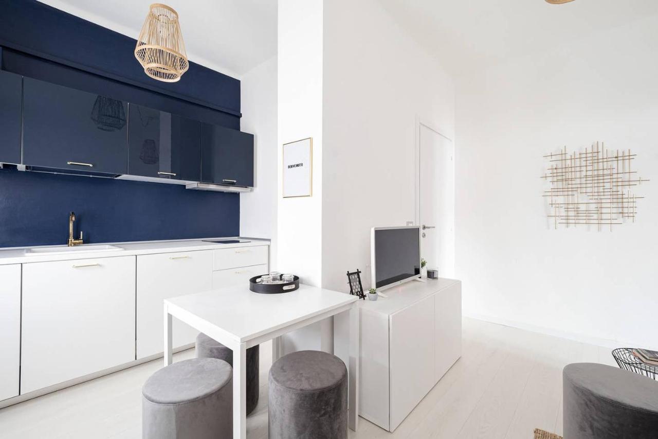 Golden Navy Design In Porta Venezia Milão