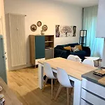 Appartamento Con Terrazzo Sui Tetti Milanesi