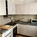 Appartamento Con Terrazzo Sui Tetti Milanesi
