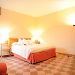 Ivy House In The Heart Of Milan