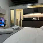 Regina Milano In Corso Lodi - Sky Tv, Wifi E Breakfast Box