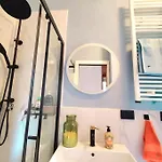 Casa Mamo: Design & Vintage Above Subway