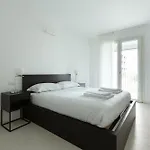 Porta Nuova Bright And Roomy Flat