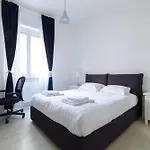 Porta Volta Bright And Roomy Flat
