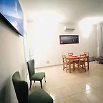 Milan Apartment For 6 Peaple Close To The Red Metro