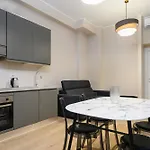 Suites In Porta Garibaldi & Chinatown - City Center Well Connected