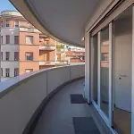 Elegante E Luminoso Appartamento Con Box Auto A Pochi Passi Da Metropolitana M4